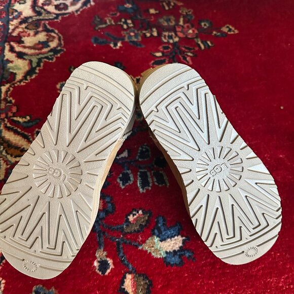 Ugg Classic Mini Platform Boots - Picture 3 of 5